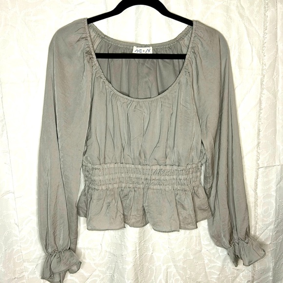 SHE AND SKY gray bohemian style balloon sleeve top. Elastic waist. Size Large. - Picture 1 of 9